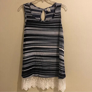 Women’s R Rouge Sleeveless Keyhole Pullover Casual Striped Blue White Lace Hem L